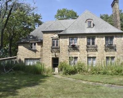 8 Bed 4 Bath Foreclosure Property in Youngstown, OH 44504 - 5th Ave